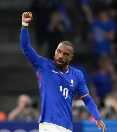 1,277 / 5,000 Alexandre Lacazette da seleção francesa de futebol nas Olimpíadas